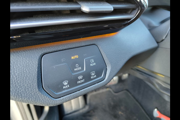 Volkswagen ID.5 Pro 77kWh SOH 98%!! Warmtepomp Afn-Trekhaak Adaptive-Cruise HUD Camera Navi 19"Lm Parkassist PDC-a+v Apple Android Carplay App-C Rijstrooksensor+Correctie Airco-Achter Stoel+Stuur+Vooraam+ruitensproeiers+wisserbl.-Verwarmd Head-up-Display Draadloze-lader Front Assist Voice-Command Keyless-Start Verkeersbordherk. AEB ESP BotsWaarsch. Two-Tone-lak Orig.NLse auto € 54.000 nieuw