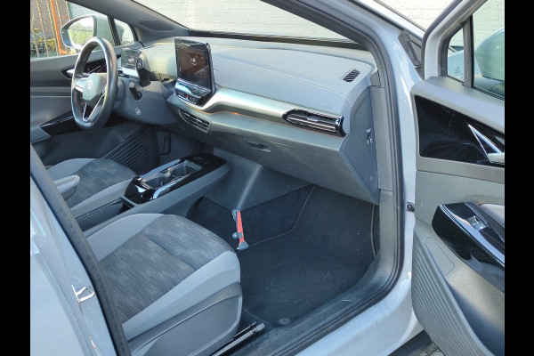 Volkswagen ID.5 Pro 77kWh SOH 98%!! Warmtepomp Afn-Trekhaak Adaptive-Cruise HUD Camera Navi 19"Lm Parkassist PDC-a+v Apple Android Carplay App-C Rijstrooksensor+Correctie Airco-Achter Stoel+Stuur+Vooraam+ruitensproeiers+wisserbl.-Verwarmd Head-up-Display Draadloze-lader Front Assist Voice-Command Keyless-Start Verkeersbordherk. AEB ESP BotsWaarsch. Two-Tone-lak Orig.NLse auto € 54.000 nieuw