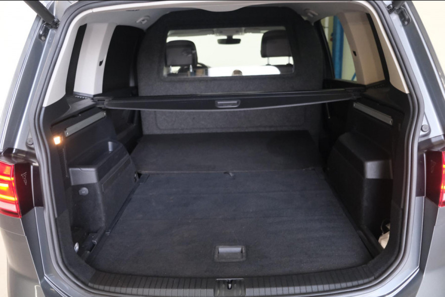 Volkswagen Touran 1.6 TDI - Grijskenteken, Airco, Cruise, Navi, PDC, Camera, Trekhaak.