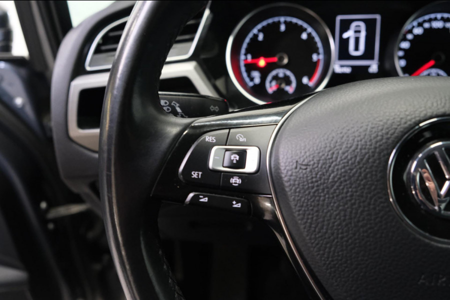 Volkswagen Touran 1.6 TDI - Grijskenteken, Airco, Cruise, Navi, PDC, Camera, Trekhaak.