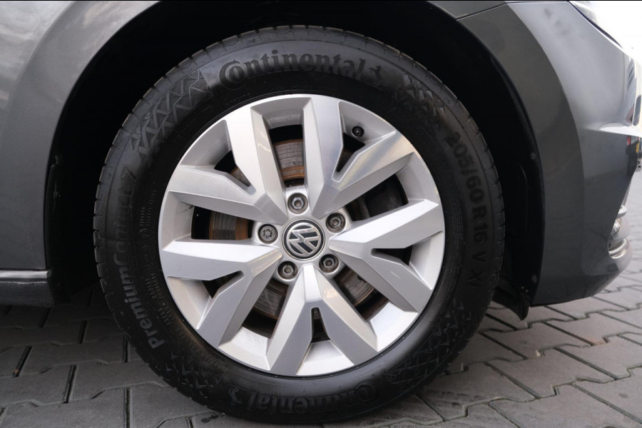 Volkswagen Touran 1.6 TDI - Grijskenteken, Airco, Cruise, Navi, PDC, Camera, Trekhaak.