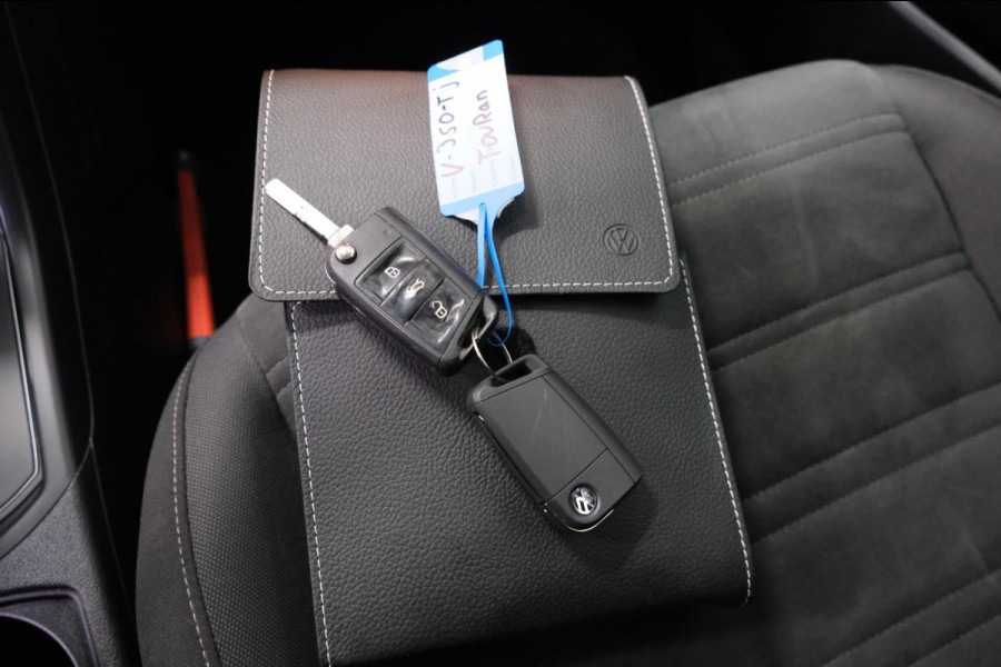 Volkswagen Touran 1.6 TDI - Grijskenteken, Airco, Cruise, Navi, PDC, Camera, Trekhaak.