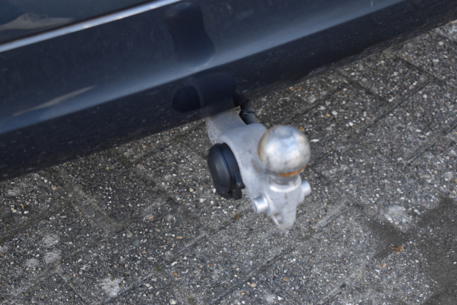 Volvo XC60 T6 AWD 340PK Plug-in Hybrid Business Pro | Trekhaak | Luchtvering | Camera |  Panodak | 19" LMV | Stoelverwarming