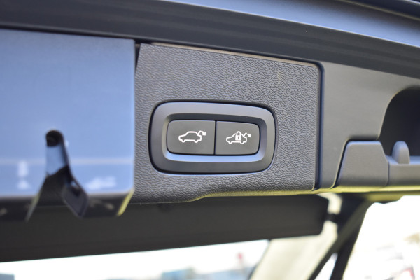 Volvo XC60 T6 AWD 340PK Plug-in Hybrid Business Pro | Trekhaak | Luchtvering | Camera |  Panodak | 19" LMV | Stoelverwarming