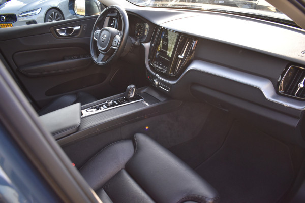 Volvo XC60 T6 AWD 340PK Plug-in Hybrid Business Pro | Trekhaak | Luchtvering | Camera |  Panodak | 19" LMV | Stoelverwarming