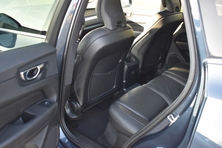 Volvo XC60 T6 AWD 340PK Plug-in Hybrid Business Pro | Trekhaak | Luchtvering | Camera |  Panodak | 19" LMV | Stoelverwarming