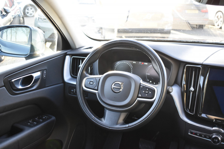 Volvo XC60 T6 AWD 340PK Plug-in Hybrid Business Pro | Trekhaak | Luchtvering | Camera |  Panodak | 19" LMV | Stoelverwarming