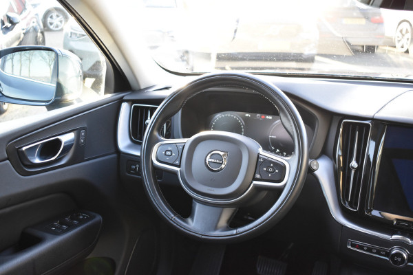 Volvo XC60 T6 AWD 340PK Plug-in Hybrid Business Pro | Trekhaak | Luchtvering | Camera |  Panodak | 19" LMV | Stoelverwarming