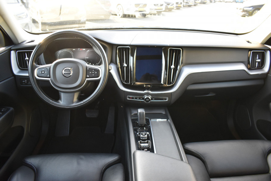 Volvo XC60 T6 AWD 340PK Plug-in Hybrid Business Pro | Trekhaak | Luchtvering | Camera |  Panodak | 19" LMV | Stoelverwarming