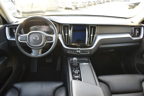 Volvo XC60 T6 AWD 340PK Plug-in Hybrid Business Pro | Trekhaak | Luchtvering | Camera |  Panodak | 19" LMV | Stoelverwarming