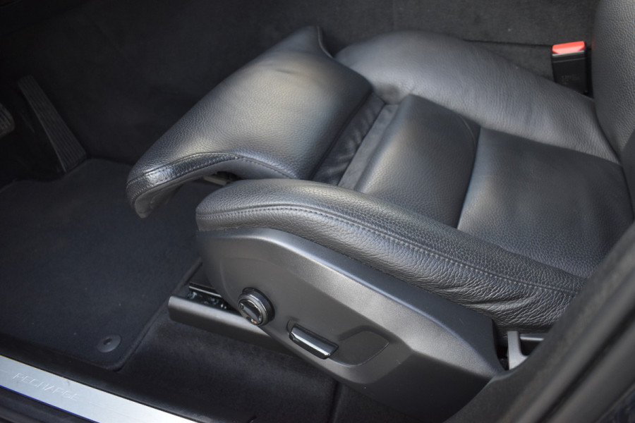 Volvo XC60 T6 AWD 340PK Plug-in Hybrid Business Pro | Trekhaak | Luchtvering | Camera |  Panodak | 19" LMV | Stoelverwarming