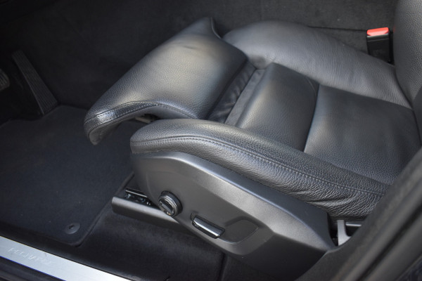 Volvo XC60 T6 AWD 340PK Plug-in Hybrid Business Pro | Trekhaak | Luchtvering | Camera |  Panodak | 19" LMV | Stoelverwarming