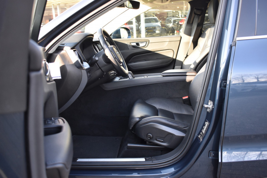 Volvo XC60 T6 AWD 340PK Plug-in Hybrid Business Pro | Trekhaak | Luchtvering | Camera |  Panodak | 19" LMV | Stoelverwarming