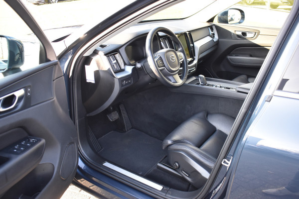 Volvo XC60 T6 AWD 340PK Plug-in Hybrid Business Pro | Trekhaak | Luchtvering | Camera |  Panodak | 19" LMV | Stoelverwarming