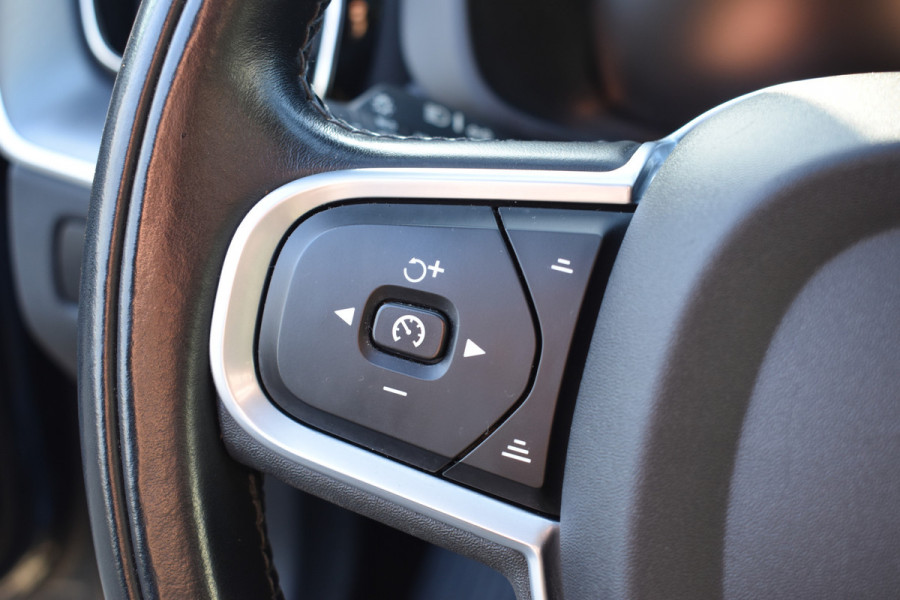 Volvo XC60 T6 AWD 340PK Plug-in Hybrid Business Pro | Trekhaak | Luchtvering | Camera |  Panodak | 19" LMV | Stoelverwarming