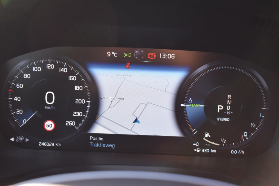 Volvo XC60 T6 AWD 340PK Plug-in Hybrid Business Pro | Trekhaak | Luchtvering | Camera |  Panodak | 19" LMV | Stoelverwarming