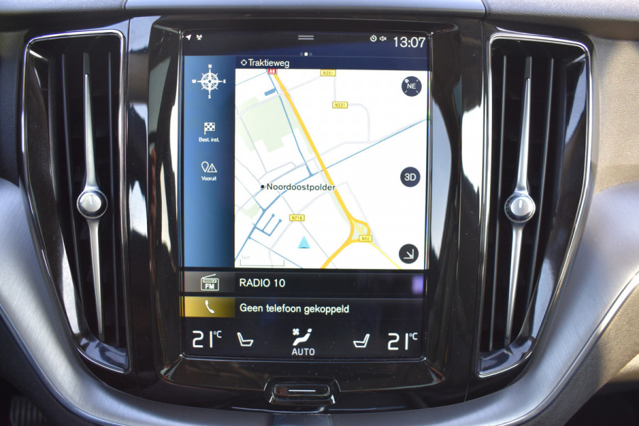 Volvo XC60 T6 AWD 340PK Plug-in Hybrid Business Pro | Trekhaak | Luchtvering | Camera |  Panodak | 19" LMV | Stoelverwarming