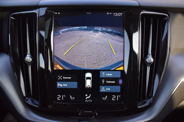 Volvo XC60 T6 AWD 340PK Plug-in Hybrid Business Pro | Trekhaak | Luchtvering | Camera |  Panodak | 19" LMV | Stoelverwarming