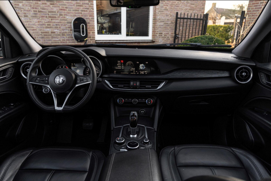 Alfa Romeo Stelvio 2.0 T AWD B-Tech Q4 200 PK Pano Adaptive Leder Camera 19''