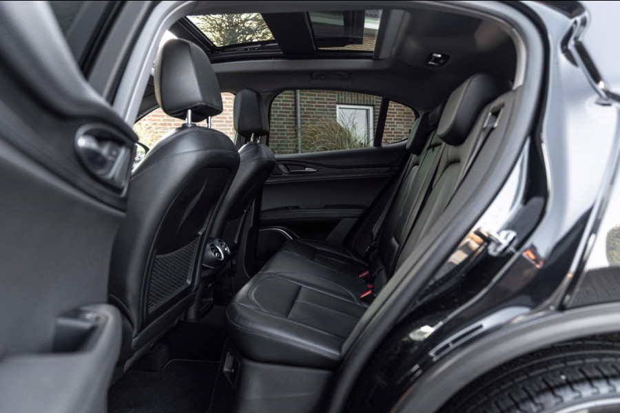 Alfa Romeo Stelvio 2.0 T AWD B-Tech Q4 200 PK Pano Adaptive Leder Camera 19''