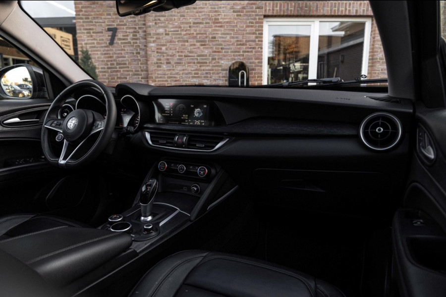 Alfa Romeo Stelvio 2.0 T AWD B-Tech Q4 200 PK Pano Adaptive Leder Camera 19''