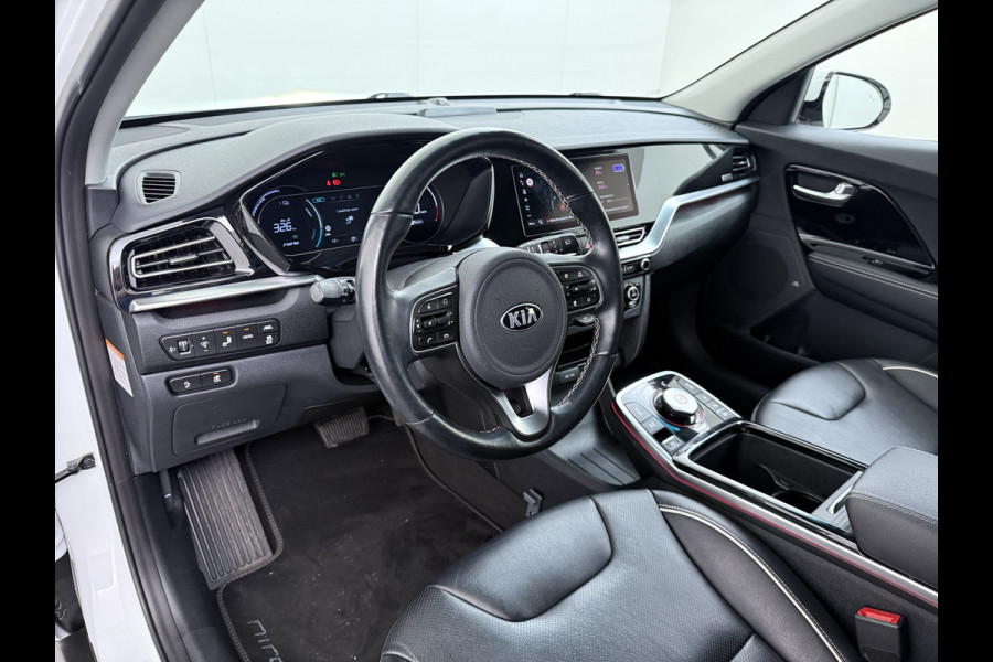 Kia e-Niro 204pk ExecutiveLine 64kWh 3fase SOH 100% Warmtepomp Leer+Elektr.+Verwarmd+Gekoeld+Memory Adaptive-Cruise Navi Ecc Camera Apple C Stuurverwarming Lmv Privacy Glas DAB Vess Lane Assist Blind Spot 11kw thuisladen Origineel Nederlandse Auto Dealer Onderh. Zeer compleet €48.000 nieuw !