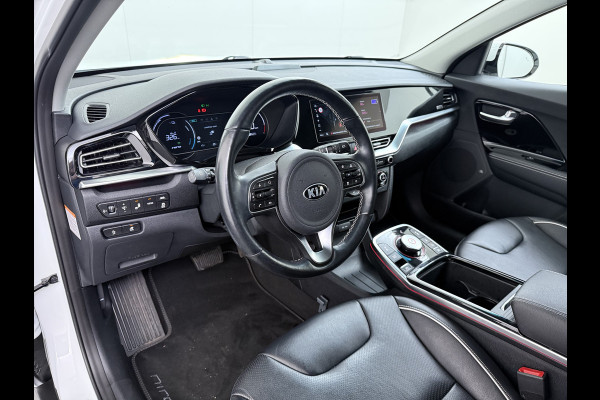 Kia e-Niro 204pk ExecutiveLine 64kWh 3fase SOH 100% Warmtepomp Leer+Elektr.+Verwarmd+Gekoeld+Memory Adaptive-Cruise Navi Ecc Camera Apple C Stuurverwarming Lmv Privacy Glas DAB Vess Lane Assist Blind Spot 11kw thuisladen Origineel Nederlandse Auto Dealer Onderh. Zeer compleet €48.000 nieuw !