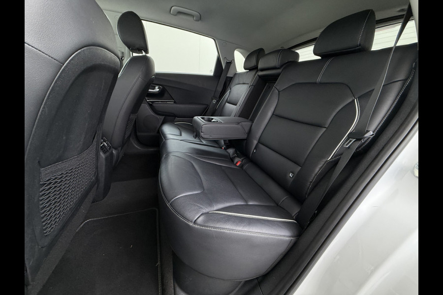 Kia e-Niro 204pk ExecutiveLine 64kWh 3fase SOH 100% Warmtepomp Leer+Elektr.+Verwarmd+Gekoeld+Memory Adaptive-Cruise Navi Ecc Camera Apple C Stuurverwarming Lmv Privacy Glas DAB Vess Lane Assist Blind Spot 11kw thuisladen Origineel Nederlandse Auto Dealer Onderh. Zeer compleet €48.000 nieuw !