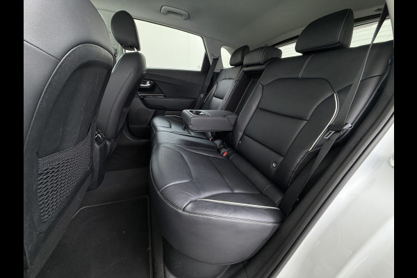 Kia e-Niro 204pk ExecutiveLine 64kWh 3fase SOH 100% Warmtepomp Leer+Elektr.+Verwarmd+Gekoeld+Memory Adaptive-Cruise Navi Ecc Camera Apple C Stuurverwarming Lmv Privacy Glas DAB Vess Lane Assist Blind Spot 11kw thuisladen Origineel Nederlandse Auto Dealer Onderh. Zeer compleet €48.000 nieuw !