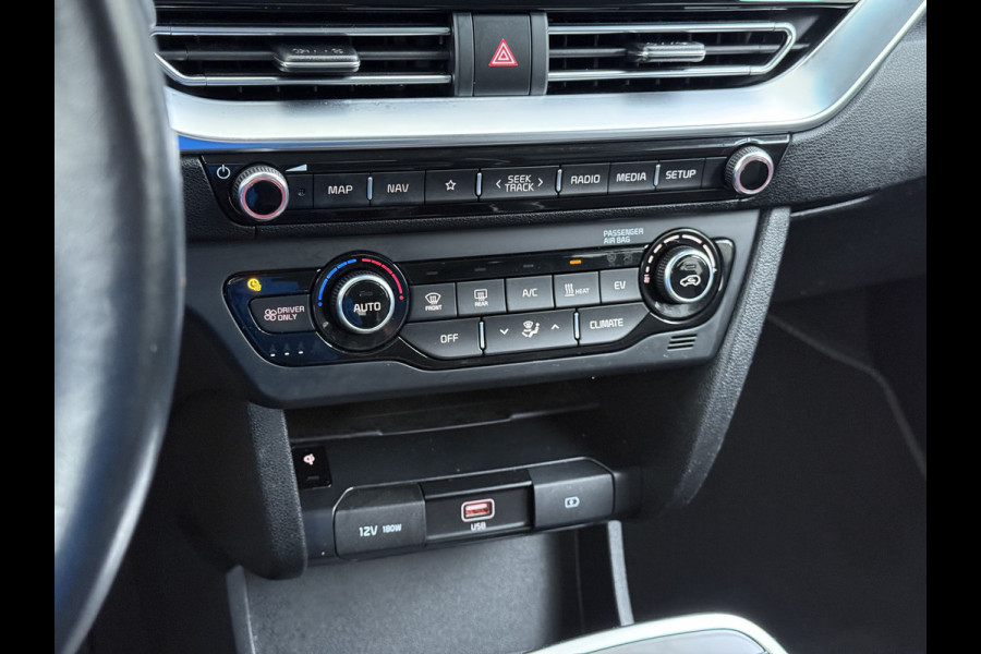 Kia e-Niro 204pk ExecutiveLine 64kWh 3fase SOH 100% Warmtepomp Leer+Elektr.+Verwarmd+Gekoeld+Memory Adaptive-Cruise Navi Ecc Camera Apple C Stuurverwarming Lmv Privacy Glas DAB Vess Lane Assist Blind Spot 11kw thuisladen Origineel Nederlandse Auto Dealer Onderh. Zeer compleet €48.000 nieuw !