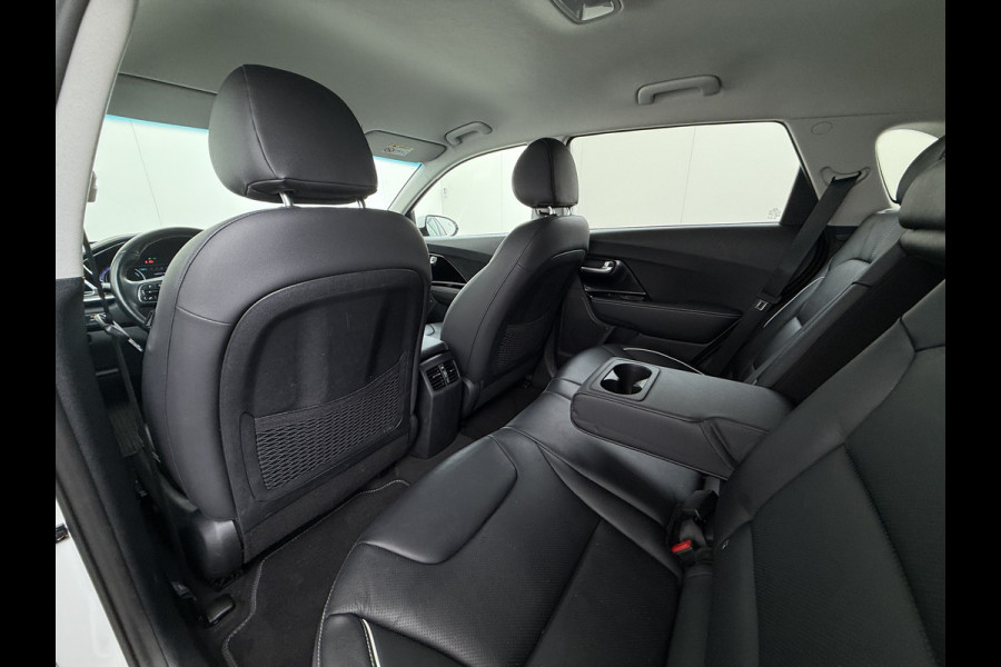 Kia e-Niro 204pk ExecutiveLine 64kWh 3fase SOH 100% Warmtepomp Leer+Elektr.+Verwarmd+Gekoeld+Memory Adaptive-Cruise Navi Ecc Camera Apple C Stuurverwarming Lmv Privacy Glas DAB Vess Lane Assist Blind Spot 11kw thuisladen Origineel Nederlandse Auto Dealer Onderh. Zeer compleet €48.000 nieuw !