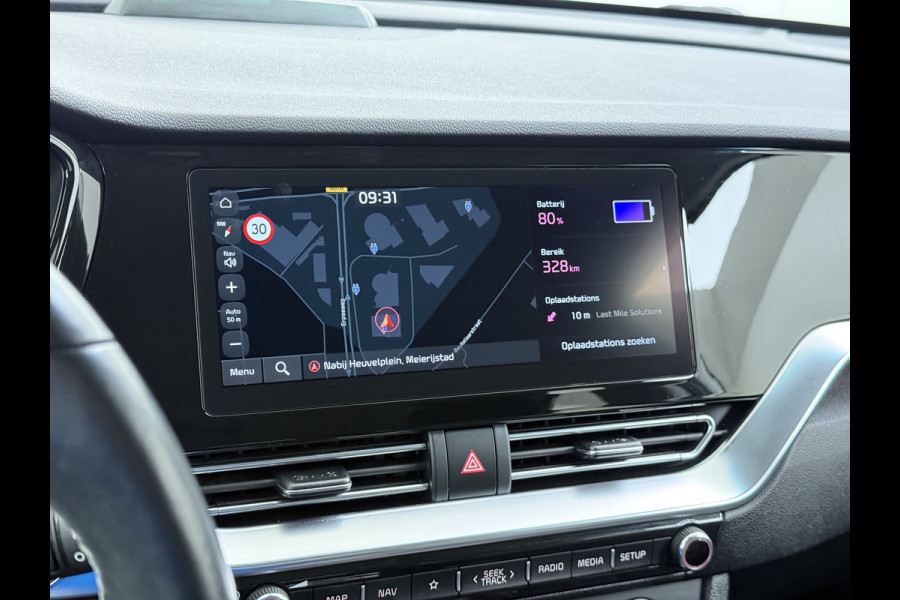 Kia e-Niro 204pk ExecutiveLine 64kWh 3fase SOH 100% Warmtepomp Leer+Elektr.+Verwarmd+Gekoeld+Memory Adaptive-Cruise Navi Ecc Camera Apple C Stuurverwarming Lmv Privacy Glas DAB Vess Lane Assist Blind Spot 11kw thuisladen Origineel Nederlandse Auto Dealer Onderh. Zeer compleet €48.000 nieuw !