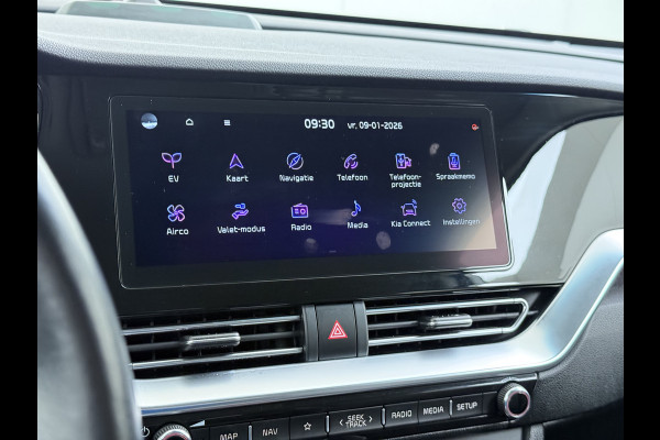 Kia e-Niro 204pk ExecutiveLine 64kWh 3fase SOH 100% Warmtepomp Leer+Elektr.+Verwarmd+Gekoeld+Memory Adaptive-Cruise Navi Ecc Camera Apple C Stuurverwarming Lmv Privacy Glas DAB Vess Lane Assist Blind Spot 11kw thuisladen Origineel Nederlandse Auto Dealer Onderh. Zeer compleet €48.000 nieuw !
