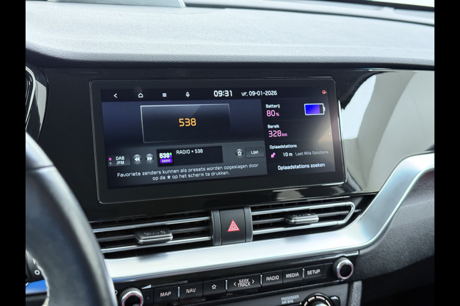 Kia e-Niro 204pk ExecutiveLine 64kWh 3fase SOH 100% Warmtepomp Leer+Elektr.+Verwarmd+Gekoeld+Memory Adaptive-Cruise Navi Ecc Camera Apple C Stuurverwarming Lmv Privacy Glas DAB Vess Lane Assist Blind Spot 11kw thuisladen Origineel Nederlandse Auto Dealer Onderh. Zeer compleet €48.000 nieuw !