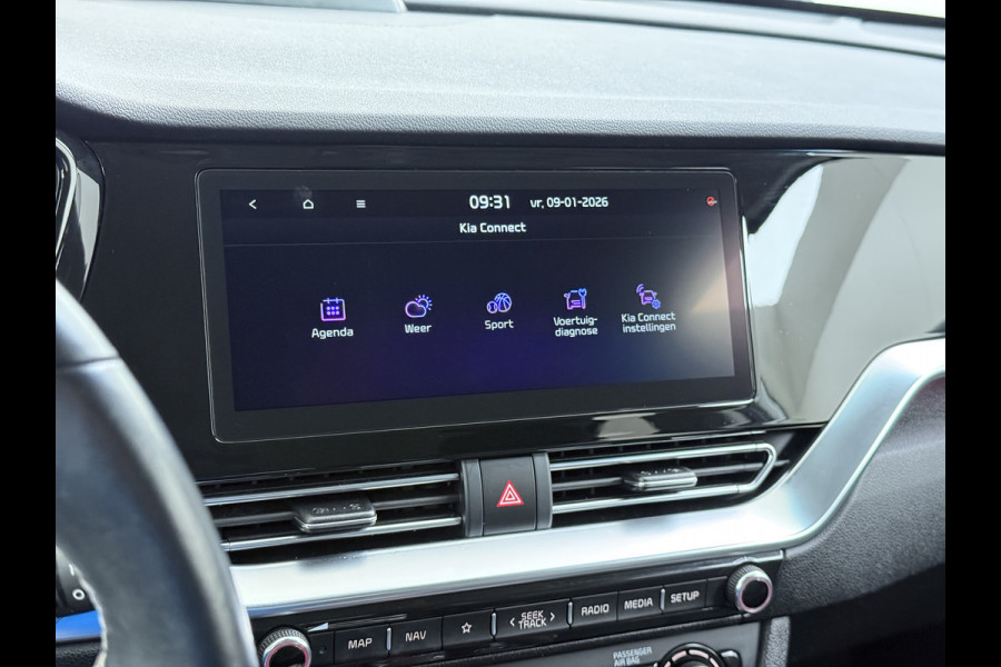 Kia e-Niro 204pk ExecutiveLine 64kWh 3fase SOH 100% Warmtepomp Leer+Elektr.+Verwarmd+Gekoeld+Memory Adaptive-Cruise Navi Ecc Camera Apple C Stuurverwarming Lmv Privacy Glas DAB Vess Lane Assist Blind Spot 11kw thuisladen Origineel Nederlandse Auto Dealer Onderh. Zeer compleet €48.000 nieuw !