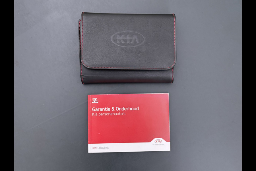 Kia e-Niro 204pk ExecutiveLine 64kWh 3fase SOH 100% Warmtepomp Leer+Elektr.+Verwarmd+Gekoeld+Memory Adaptive-Cruise Navi Ecc Camera Apple C Stuurverwarming Lmv Privacy Glas DAB Vess Lane Assist Blind Spot 11kw thuisladen Origineel Nederlandse Auto Dealer Onderh. Zeer compleet €48.000 nieuw !