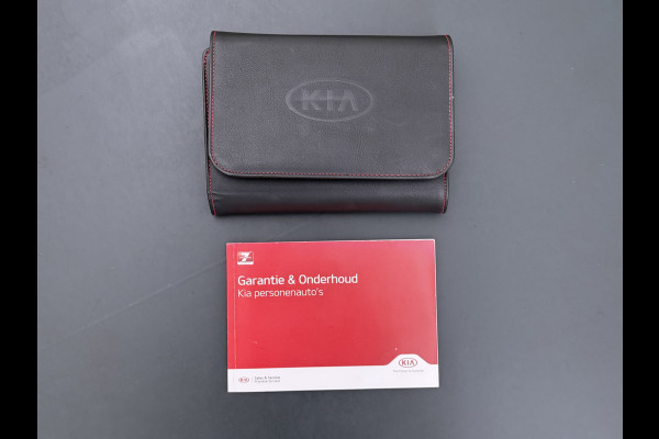 Kia e-Niro 204pk ExecutiveLine 64kWh 3fase SOH 100% Warmtepomp Leer+Elektr.+Verwarmd+Gekoeld+Memory Adaptive-Cruise Navi Ecc Camera Apple C Stuurverwarming Lmv Privacy Glas DAB Vess Lane Assist Blind Spot 11kw thuisladen Origineel Nederlandse Auto Dealer Onderh. Zeer compleet €48.000 nieuw !