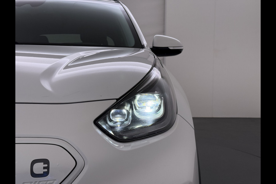 Kia e-Niro 204pk ExecutiveLine 64kWh 3fase SOH 100% Warmtepomp Leer+Elektr.+Verwarmd+Gekoeld+Memory Adaptive-Cruise Navi Ecc Camera Apple C Stuurverwarming Lmv Privacy Glas DAB Vess Lane Assist Blind Spot 11kw thuisladen Origineel Nederlandse Auto Dealer Onderh. Zeer compleet €48.000 nieuw !