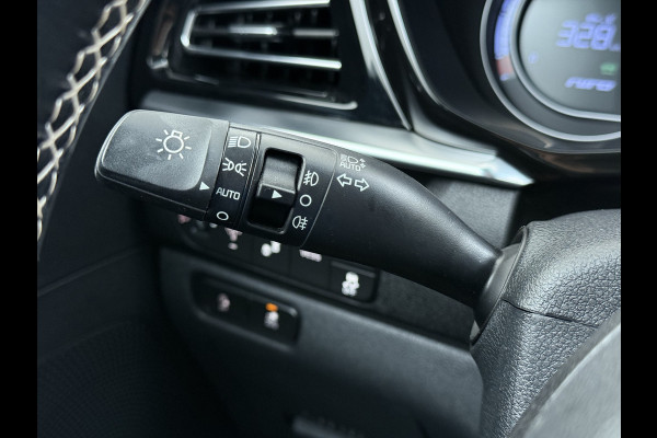 Kia e-Niro 204pk ExecutiveLine 64kWh 3fase SOH 100% Warmtepomp Leer+Elektr.+Verwarmd+Gekoeld+Memory Adaptive-Cruise Navi Ecc Camera Apple C Stuurverwarming Lmv Privacy Glas DAB Vess Lane Assist Blind Spot 11kw thuisladen Origineel Nederlandse Auto Dealer Onderh. Zeer compleet €48.000 nieuw !