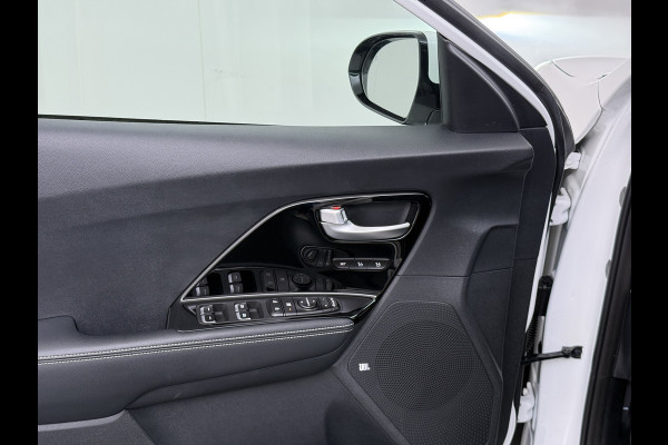 Kia e-Niro 204pk ExecutiveLine 64kWh 3fase SOH 100% Warmtepomp Leer+Elektr.+Verwarmd+Gekoeld+Memory Adaptive-Cruise Navi Ecc Camera Apple C Stuurverwarming Lmv Privacy Glas DAB Vess Lane Assist Blind Spot 11kw thuisladen Origineel Nederlandse Auto Dealer Onderh. Zeer compleet €48.000 nieuw !