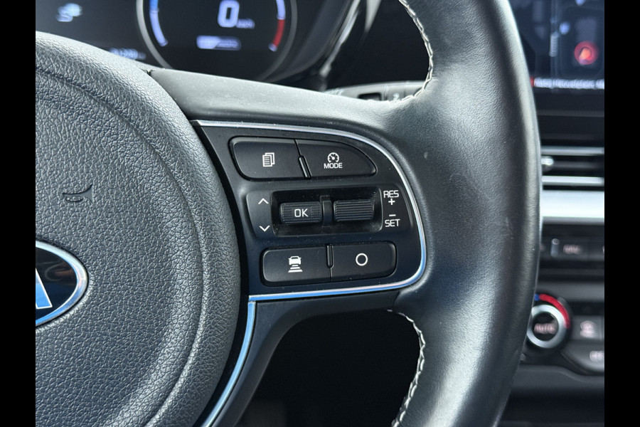 Kia e-Niro 204pk ExecutiveLine 64kWh 3fase SOH 100% Warmtepomp Leer+Elektr.+Verwarmd+Gekoeld+Memory Adaptive-Cruise Navi Ecc Camera Apple C Stuurverwarming Lmv Privacy Glas DAB Vess Lane Assist Blind Spot 11kw thuisladen Origineel Nederlandse Auto Dealer Onderh. Zeer compleet €48.000 nieuw !