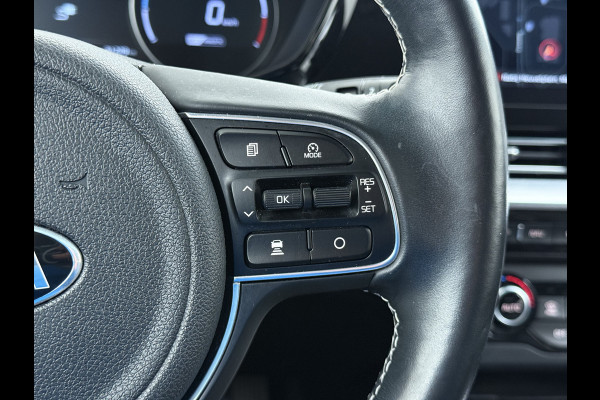 Kia e-Niro 204pk ExecutiveLine 64kWh 3fase SOH 100% Warmtepomp Leer+Elektr.+Verwarmd+Gekoeld+Memory Adaptive-Cruise Navi Ecc Camera Apple C Stuurverwarming Lmv Privacy Glas DAB Vess Lane Assist Blind Spot 11kw thuisladen Origineel Nederlandse Auto Dealer Onderh. Zeer compleet €48.000 nieuw !
