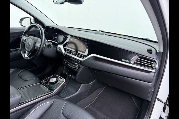 Kia e-Niro 204pk ExecutiveLine 64kWh 3fase SOH 100% Warmtepomp Leer+Elektr.+Verwarmd+Gekoeld+Memory Adaptive-Cruise Navi Ecc Camera Apple C Stuurverwarming Lmv Privacy Glas DAB Vess Lane Assist Blind Spot 11kw thuisladen Origineel Nederlandse Auto Dealer Onderh. Zeer compleet €48.000 nieuw !