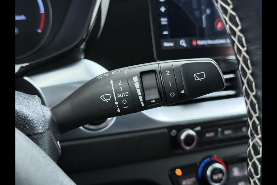 Kia e-Niro 204pk ExecutiveLine 64kWh 3fase SOH 100% Warmtepomp Leer+Elektr.+Verwarmd+Gekoeld+Memory Adaptive-Cruise Navi Ecc Camera Apple C Stuurverwarming Lmv Privacy Glas DAB Vess Lane Assist Blind Spot 11kw thuisladen Origineel Nederlandse Auto Dealer Onderh. Zeer compleet €48.000 nieuw !