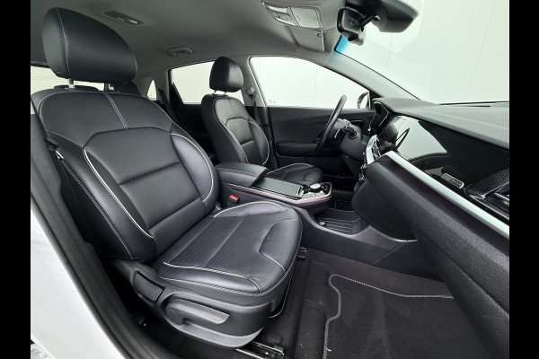 Kia e-Niro 204pk ExecutiveLine 64kWh 3fase SOH 100% Warmtepomp Leer+Elektr.+Verwarmd+Gekoeld+Memory Adaptive-Cruise Navi Ecc Camera Apple C Stuurverwarming Lmv Privacy Glas DAB Vess Lane Assist Blind Spot 11kw thuisladen Origineel Nederlandse Auto Dealer Onderh. Zeer compleet €48.000 nieuw !