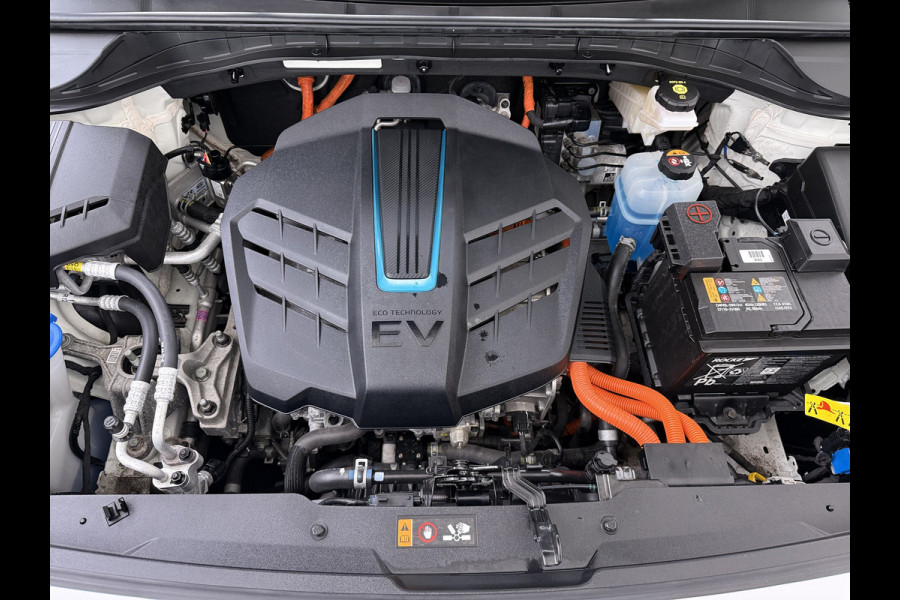 Kia e-Niro 204pk ExecutiveLine 64kWh 3fase SOH 100% Warmtepomp Leer+Elektr.+Verwarmd+Gekoeld+Memory Adaptive-Cruise Navi Ecc Camera Apple C Stuurverwarming Lmv Privacy Glas DAB Vess Lane Assist Blind Spot 11kw thuisladen Origineel Nederlandse Auto Dealer Onderh. Zeer compleet €48.000 nieuw !