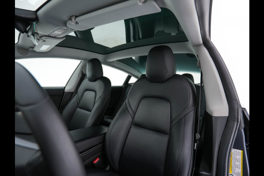 Tesla Model 3 Standard RWD Plus 60 kWh [ 3-Fase ] {SOH-88%} (INCL-BTW) Aut. *PANO | AUTO-PILOT | LEATHER | KEYLESS | FULL-LED | MEMORY-PACK | SURROUND-VIEW | DAB | CARPLAY | DIGI-COCKPIT | LANE-ASSIST | COMFORT-SEATS | 18"ALU*