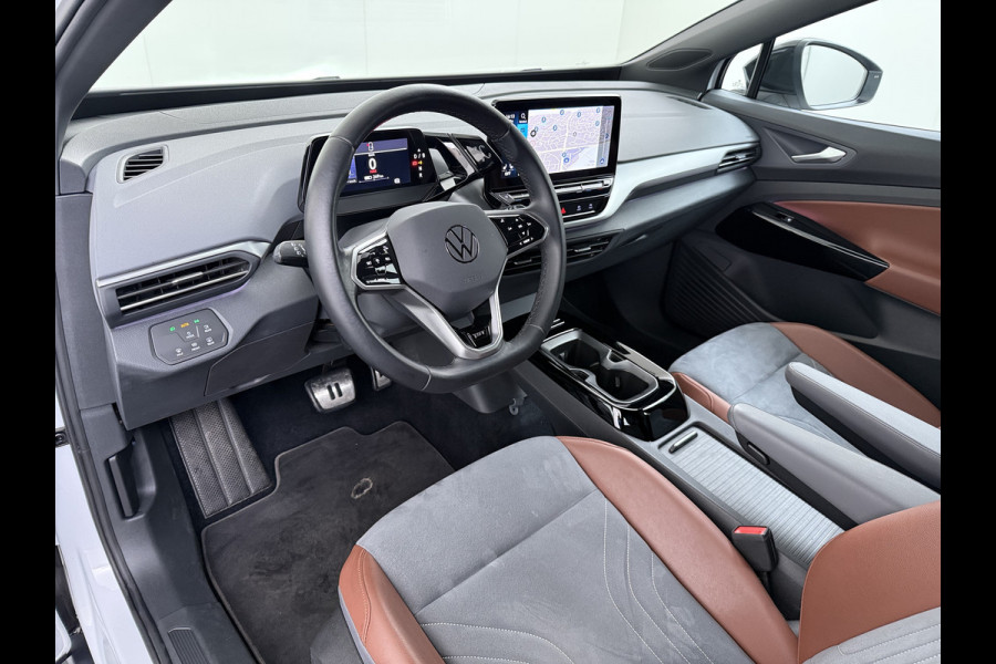 Volkswagen ID.4 204pk First 77kWh SOH 90% Leer/Alcantara Adap.Cruise Navi Ecc Camera Apple Carplay Android Pdc Lmv 20" Stoelverwarming Led Bordherkenning Voor-Klimatisering App-Connect  E-sound Front-Assist Origineel Nederlandse Auto Zeer Compleet 1e eigenaar