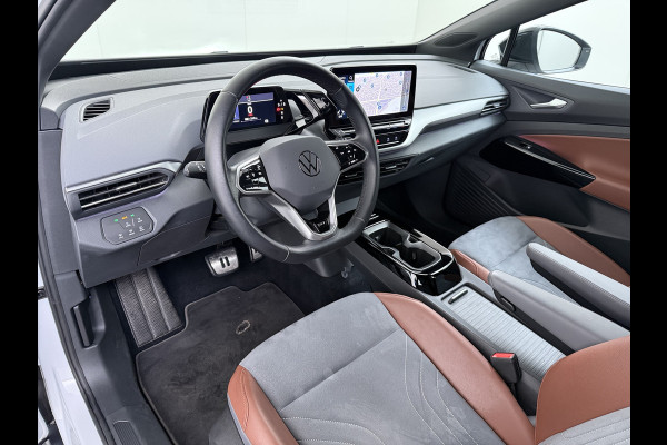 Volkswagen ID.4 204pk First 77kWh SOH 90% Leer/Alcantara Adap.Cruise Navi Ecc Camera Apple Carplay Android Pdc Lmv 20" Stoelverwarming Led Bordherkenning Voor-Klimatisering App-Connect  E-sound Front-Assist Origineel Nederlandse Auto Zeer Compleet 1e eigenaar