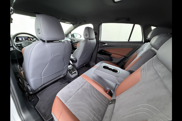 Volkswagen ID.4 204pk First 77kWh SOH 90% Leer/Alcantara Adap.Cruise Navi Ecc Camera Apple Carplay Android Pdc Lmv 20" Stoelverwarming Led Bordherkenning Voor-Klimatisering App-Connect  E-sound Front-Assist Origineel Nederlandse Auto Zeer Compleet 1e eigenaar